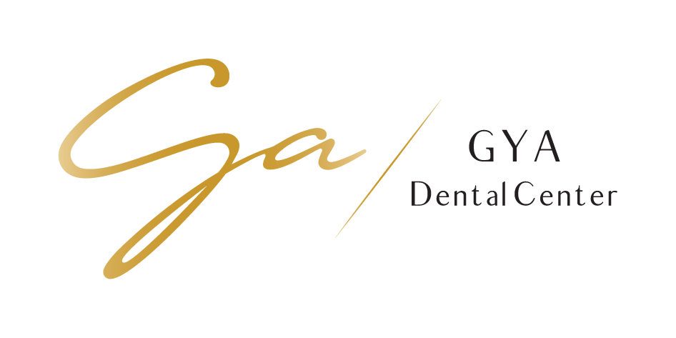 شعار مركز جي واي إيه لطب الأسنان