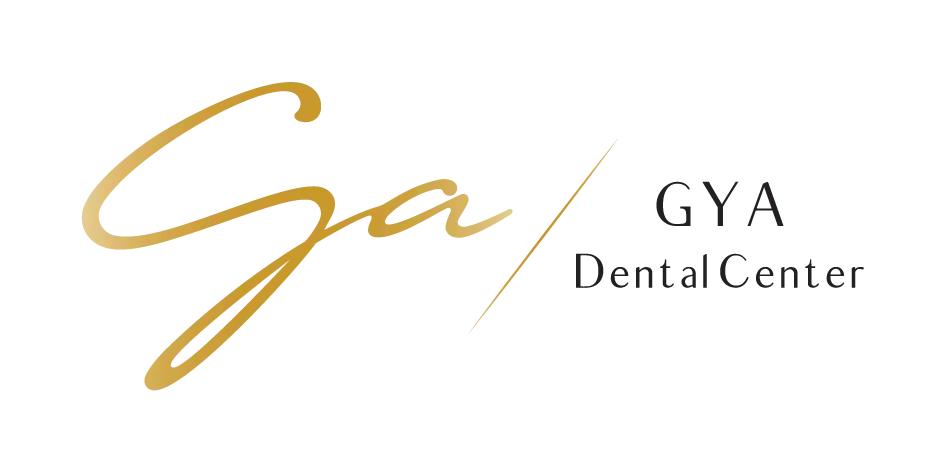 شعار مركز جي واي إيه لطب الأسنان